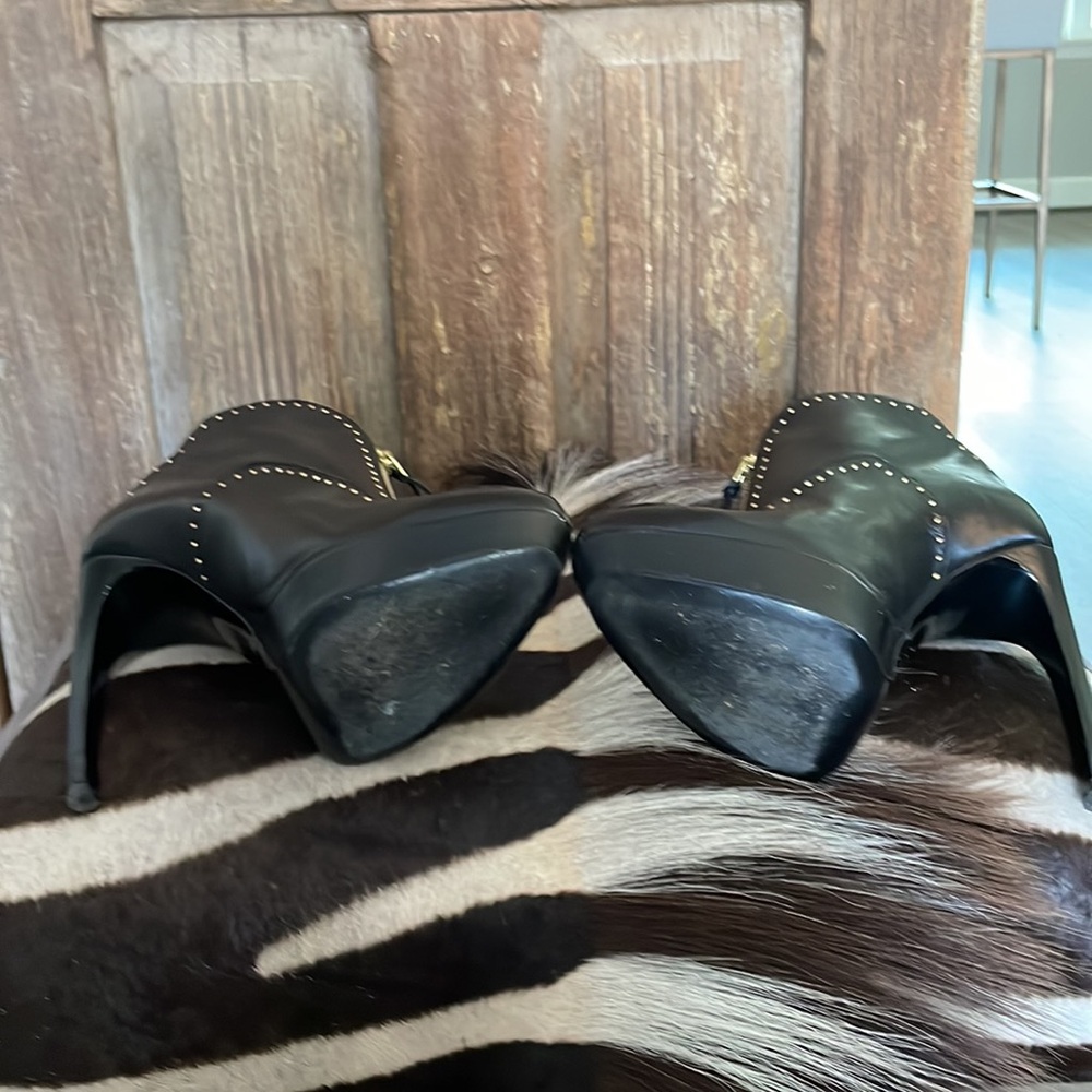 Alexander McQueen Blk Smooth & Patent Leather Gold Studded Platform Heels 38.5 - Picture 9 of 12